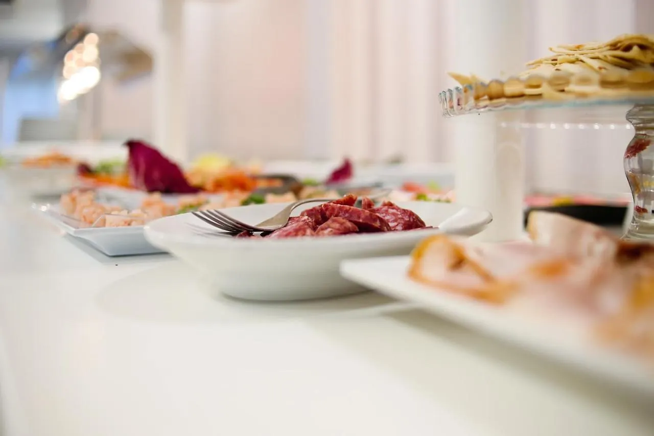 ***  Hotel Falco リッチョーネ イタリア