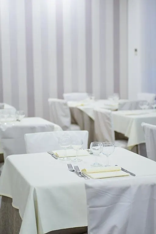 Hotel Falco リッチョーネ 3*,  イタリア