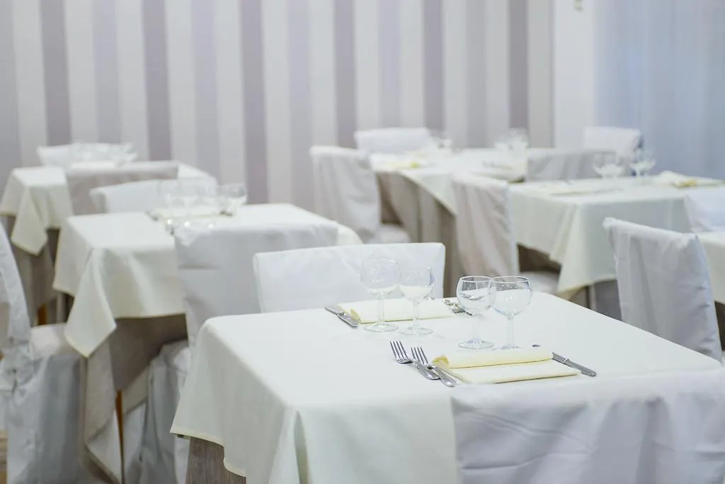 Hotel Falco Риччоне