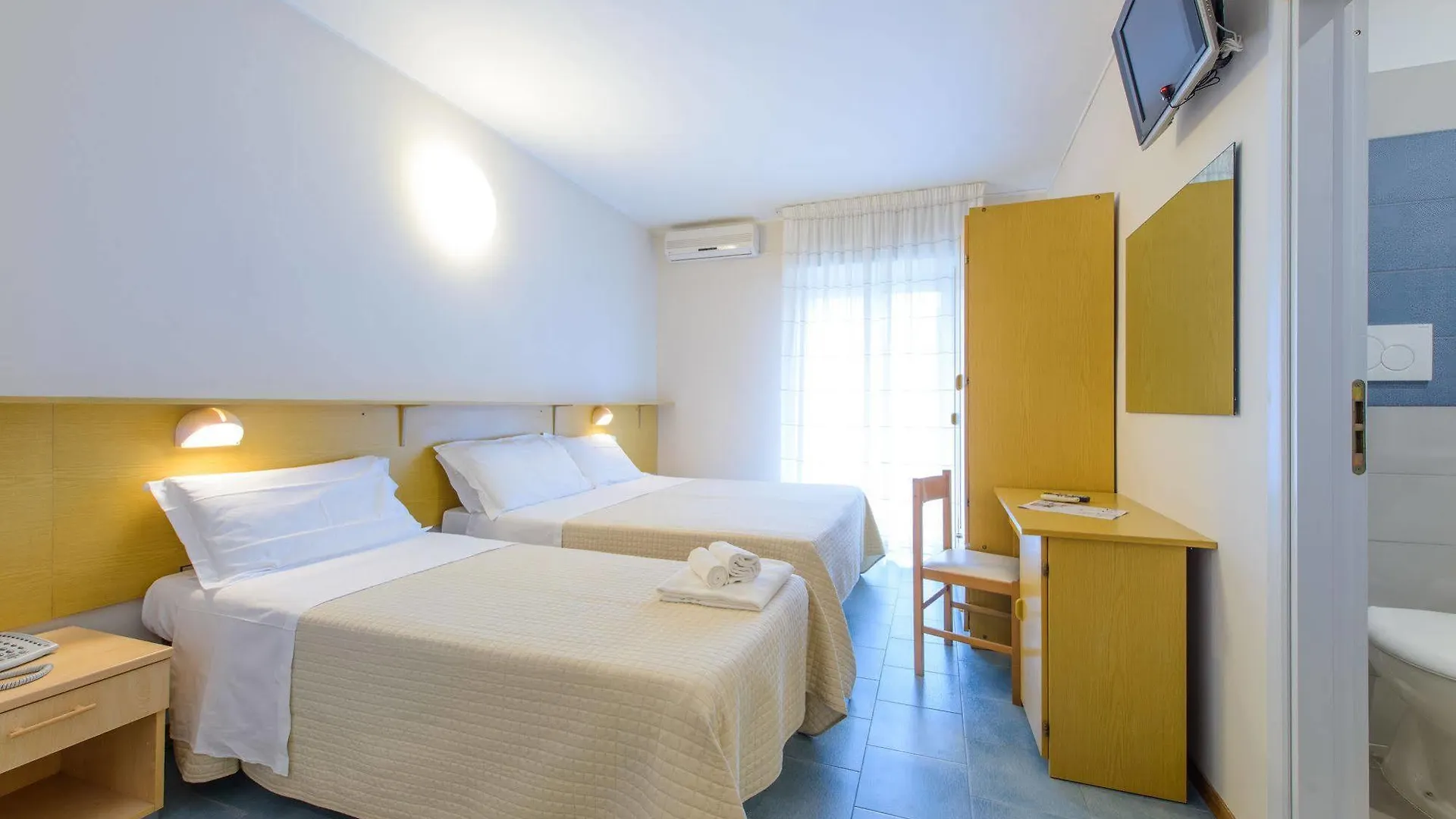 Hotel Falco Риччоне 3*,